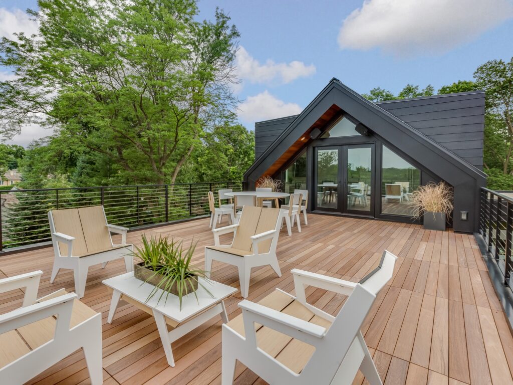 Deck staining and sealing by Cascade Pro Inc